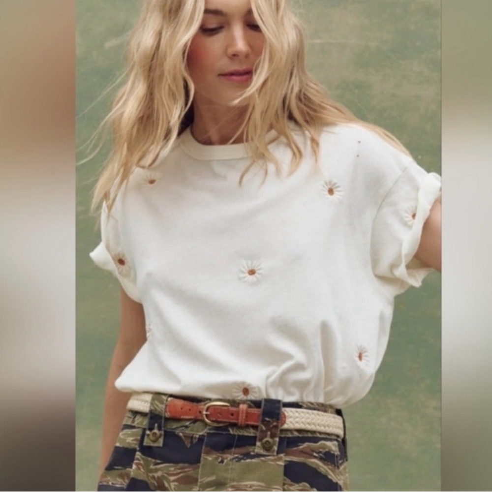The GREAT White Daisy Embroidered Boxy T